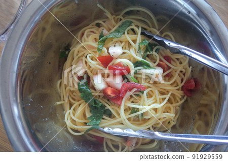 用桃子和紫蘇做冷麵食 91929559