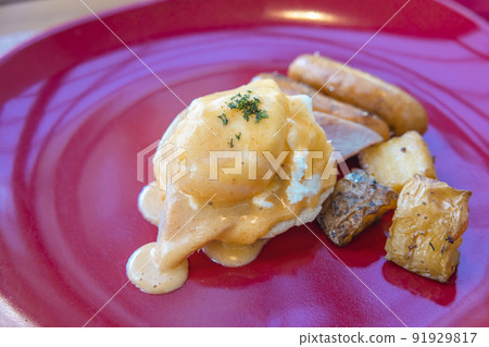 Egg Benedict in a red plate Egg Benedict in a red plate 91929817