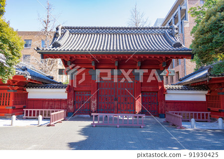 The closed red gate of the University of Tokyo Hongo campus The closed red gate of the University of Tokyo Hongo campus 91930425