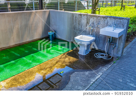 [Image material] Assistance dog toilet (Haneda Airport) 91932010