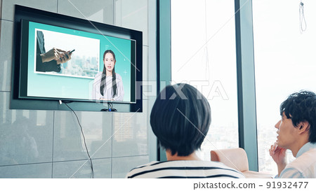 People watching news programs on TV People watching news programs on TV 91932477