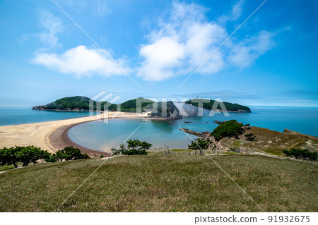 This is Gulupdo, a sanctuary for backpackers called the Galapagos of Korea. This is Gulupdo, a sanctuary for backpackers called the Galapagos of Korea. 91932675