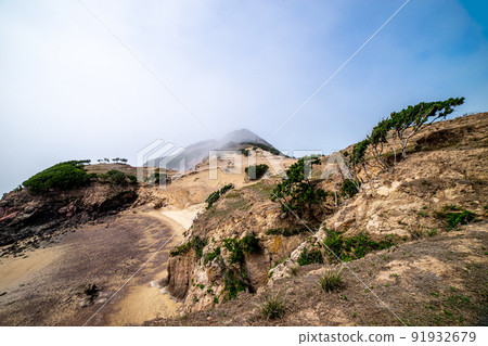 這就是古魯普多,一個被稱為韓國加拉帕戈斯群島的背包客的避難所。 這就是古魯普多,一個被稱為韓國加拉帕戈斯群島的背包客的避難所。 91932679