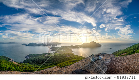 This is Gulupdo, a sanctuary for backpackers called the Galapagos of Korea. 91932711