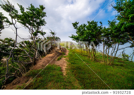 這就是古魯普多,一個被稱為韓國加拉帕戈斯群島的背包客的避難所。 這就是古魯普多,一個被稱為韓國加拉帕戈斯群島的背包客的避難所。 91932728