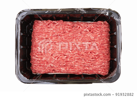 Minced meat in a plastic box 91932882