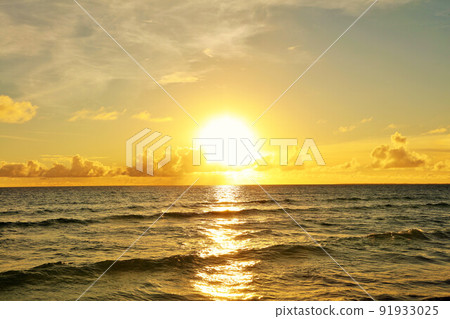 Okinawa Miyakojima, the sea at dusk 91933025