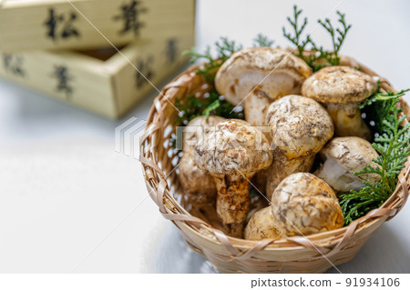 蘑菇：不是國產的，是松茸。 91934106