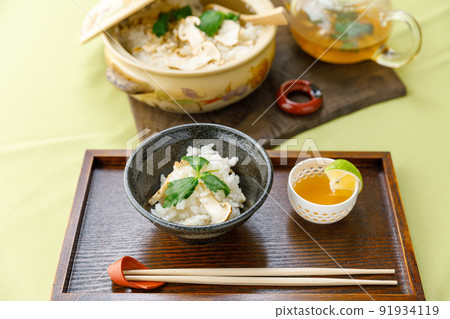 It ’s not domestic, but I made delicious matsutake mushroom rice. It ’s not domestic, but I made delicious matsutake mushroom rice. 91934119