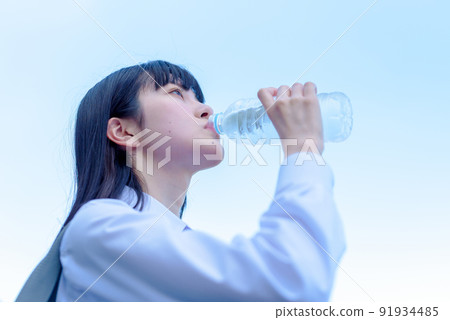 High school girls drinking water from PET bottles outside Mineral water Beauty Heat stroke prevention Blue sky back Soft processing High school girls drinking water from PET bottles outside Mineral water Beauty Heat stroke prevention Blue sky back Soft processing 91934485