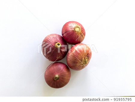 Group Thai red onion or Shallots. Fresh purple shallots on white background. Selected focus. 91935795