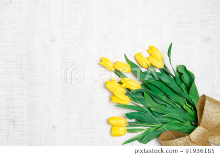 Flowers: Flat image of yellow tulips 91936185