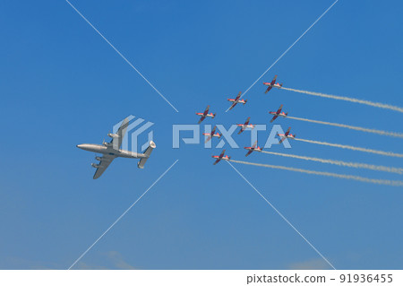 Lockheed L-1049G Super Constellation and Swiss Air Force Acrobat Team PC-7 TEAM Lockheed L-1049G Super Constellation and Swiss Air Force Acrobat Team PC-7 TEAM 91936455