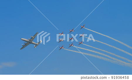 Lockheed L-1049G Super Constellation and Swiss Air Force Acrobat Team PC-7 TEAM 91936458