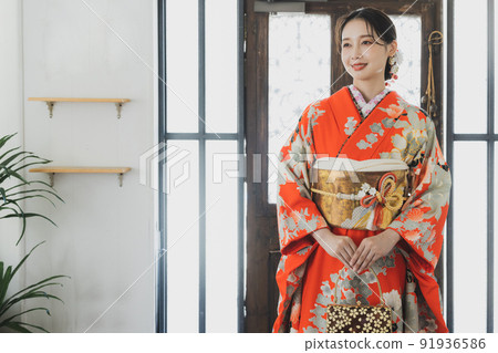 Female with red furisode 91936586