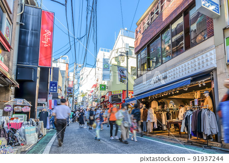 東京下北澤商店街世田谷的街景 91937244