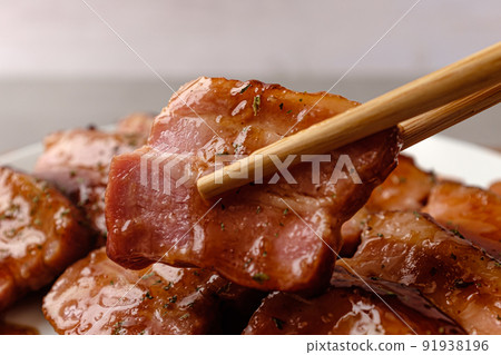 用排骨製成的煙熏排骨 91938196