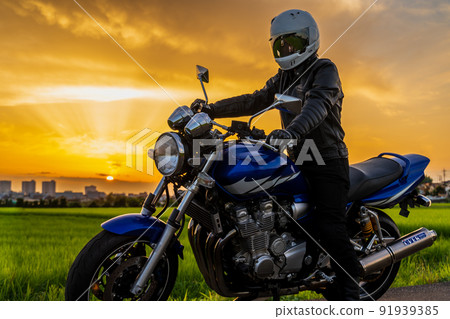 Sunset and rider 91939385