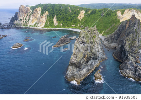 北海道積丹島舞海岸（空中） 91939503