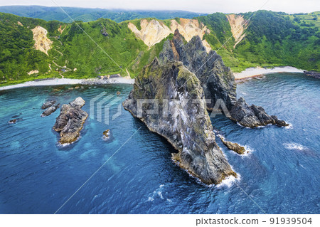 北海道積丹島舞海岸（空中） 91939504