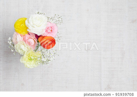 Flower: A small bouquet of ranunculus Flower: A small bouquet of ranunculus 91939708