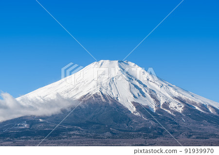 Mt. Fuji in fine weather seen from Lake Nakayama in Yamanashi Prefecture 91939970