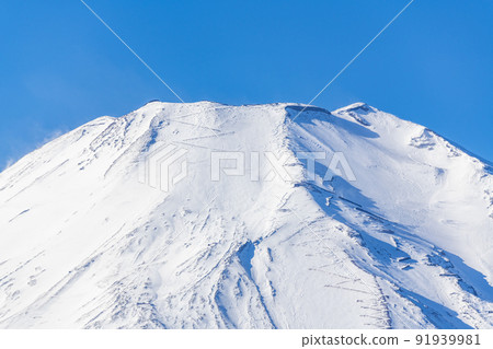 The summit of Mt. Fuji in fine weather seen from Lake Nakayama in Yamanashi Prefecture The summit of Mt. Fuji in fine weather seen from Lake Nakayama in Yamanashi Prefecture 91939981