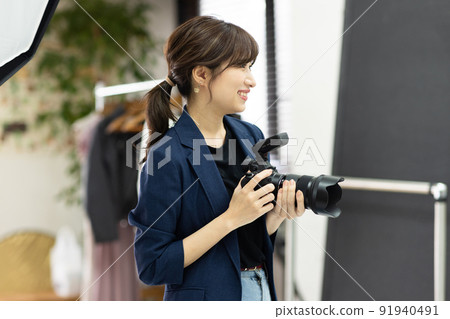 Shooting studio photographer 91940491