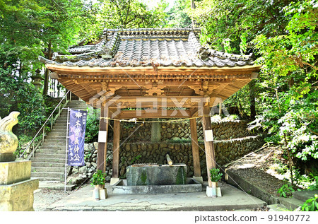 A power spot in Ranzan Town, Saitama Prefecture, Kamagata Hachiman Shrine's Chozuya 91940772