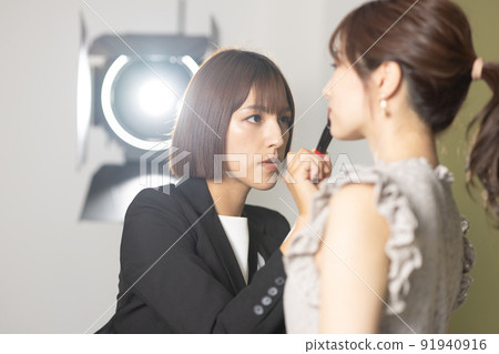 Model and make-up 91940916