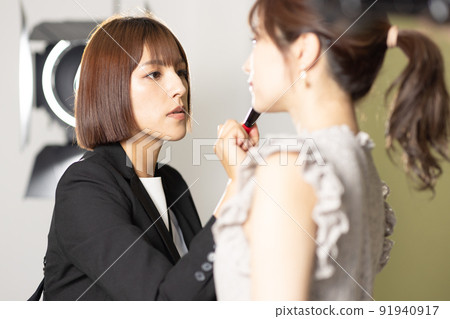 Model and make-up 91940917