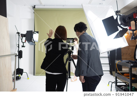 攝影師在工作室拍攝 91941047