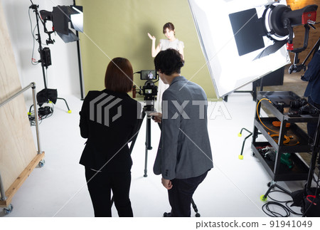Photographer shooting in the studio Photographer shooting in the studio 91941049