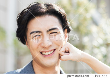 Men punched by women Men punched by women 91941453