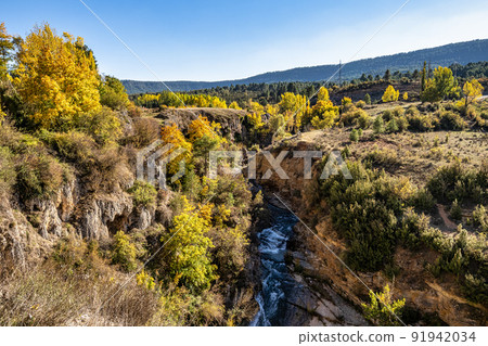 Mountain landscapes at the little town Una, Serrania de Cuenca, Spain 91942034