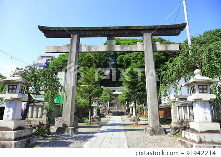 Sumiyoshi Shrine in Ome City, a large torii that shines in the blue sky 91942214