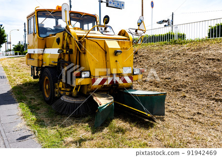 Road sweeper Road sweeper Three-wheel brush type 91942469