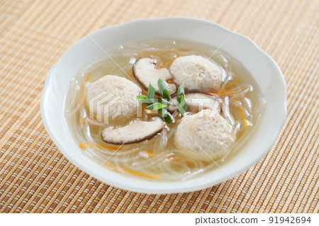 Chinese soup with meat dumplings and vermicelli 91942694