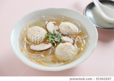 Chinese soup with meat dumplings and vermicelli 91942697
