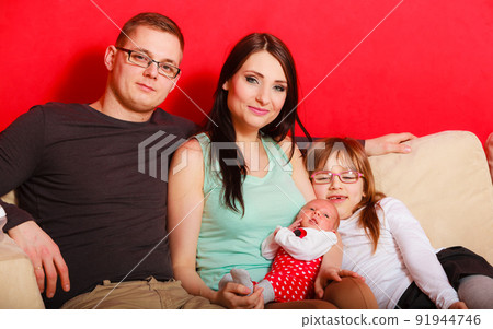 Family with newborn baby girl portrait 91944746