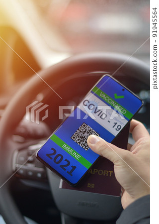 Covid-19 Health Passport. Vaccinated man holding cell phone with covid 19 vaccination proof 91945564