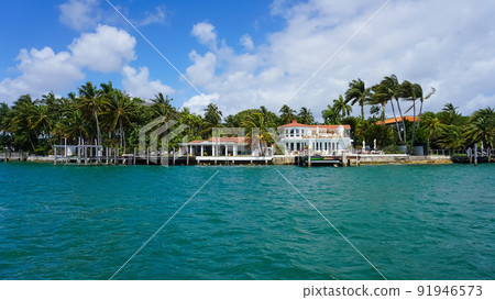 Luxurious mansion in Miami Beach, florida, U.S.A Luxurious mansion in Miami Beach, florida, U.S.A 91946573
