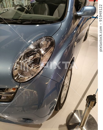 Old cars and marches lined up in the food court 91949122