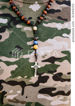 The Ukrainian military wears a rosary on his chest, The Ukrainian military wears a rosary on his chest, 91949293