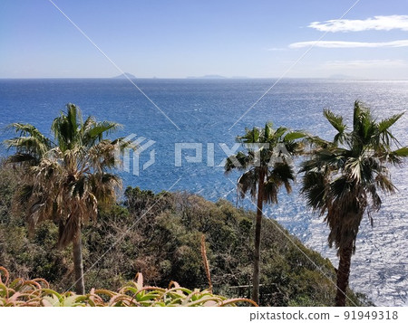 Glittering coastline, tour of capes on a summer day 91949318