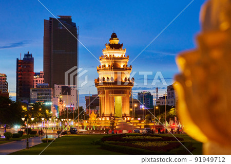 Independence Monument in Phnom Penh, the capital of Cambodia 91949712