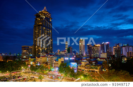 Night view of Phnom Penh, the capital of Cambodia 91949717
