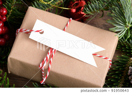 Christmas rectangle strip gift tag mockup with present box, product label mockup, with natural fir tree branch, name tag 91950643