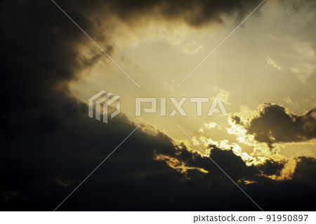 夕陽的光芒 夕陽的光芒 91950897