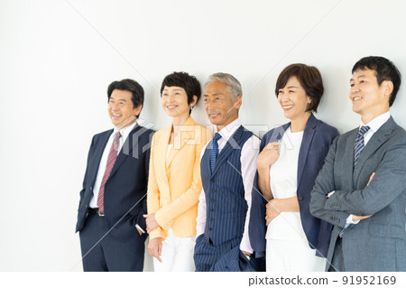Middle generation senior generation business 91952169